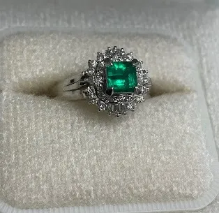 エメラルドのリング